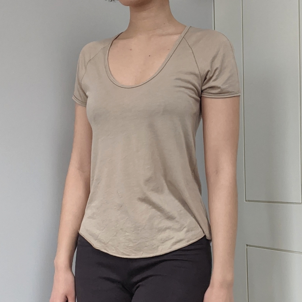 Aritzia Wilfred XS Tandis T-shirt Tan
